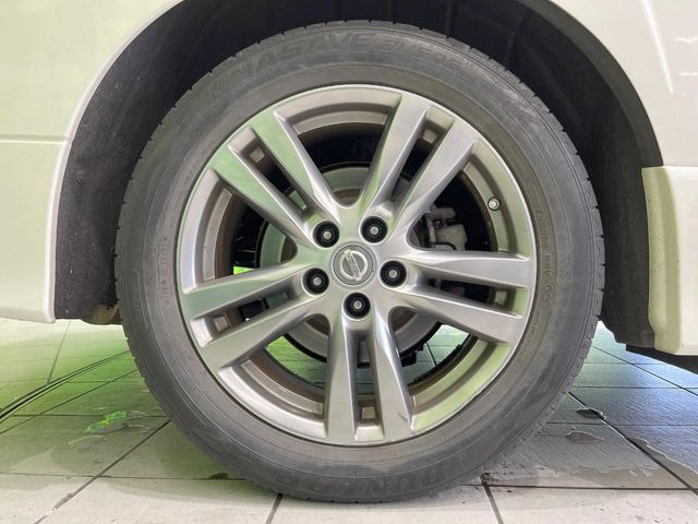 �y����18�C���`�A���~�z�C�[���z�O�ςɃ}�b�`���������A���~�z�C�[���𑕒����Ă���܂��B�e��ЊO�A���~�z�C�[����A�X�^�b�h���X�^�C�����戵�����Ă���܂��B���񂲑��k����������