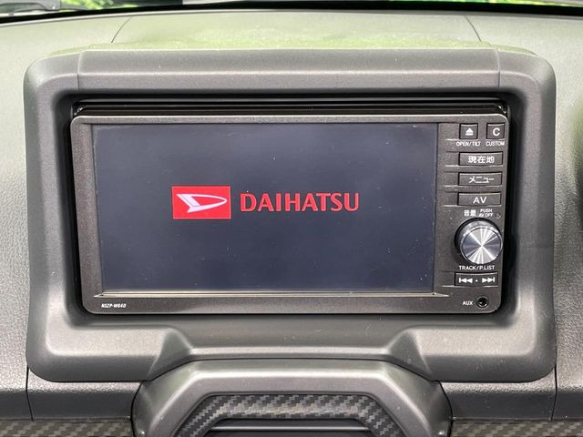 �y�����i�r�z�l�C�̏����i�r�𑕔����Ă���܂��B�i�r�̎g���₷���͂������A�I�[�f�B�I�@�\���[��!�L�����v�◷�s�͂������A�ʋ΂┃�����ȂǕ��i�̃h���C�u���y�����Ȃ�͂���