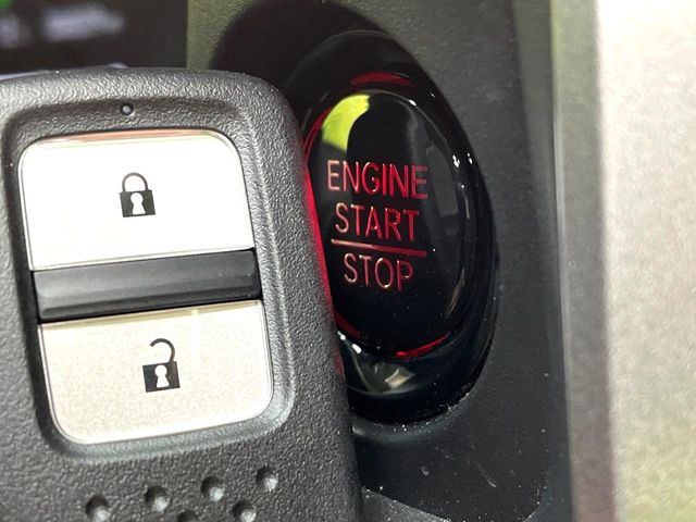 �yHonda�X�}�[�g�L�[�z�J�o����|�P�b�g�ɓ��ꂽ�܂܂ł��h�A�̎{���E�������\�ȃX�}�[�g�L�[�𑕔��B�G���W���̃I���E�I�t�����J�M�����o���K�v����������Ƃ��Ă��֗��ł���