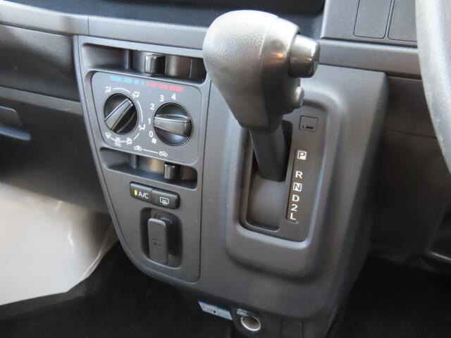 �V�t�g�m�u�̓X�����Ȃ��A���ꂢ�ȏ�Ԃł��B�����G�镔�������ꂢ���Ƒ�؂ɏ���Ă������Ƃ��킩��܂���B