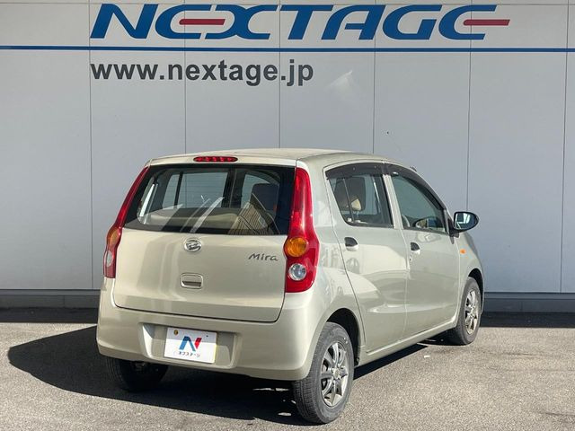 ��D�]�𒸂��Ă���܂��{�f�B�̒e�X�v���b�V���R�[�g���D�]��t���B�ʏ�̃K���X�R�[�g�ƈقȂ�A�ϋv�N��6�N�̖��@���K���X�R�[�e�B���O���A�{�f�B���L���C�ȏ�Ԃɕۂ��Ă���܂��B