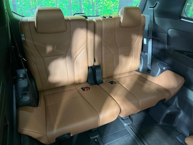 3列目シートはもちろん状態良好☆大人でもゆったりと座って頂けますので、大人数でのお出かけもラクラクです♪ご家族で、気の知れた仲間で、ドライブに行くのが楽しみですね♪