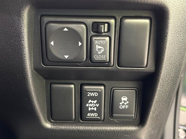 �y�d���i�[�~���[�z�T�C�h�~���[�͓d���i�[���ƂȂ��Ă���A�������ԏ�ł��L�Y�������X�N��}�����܂��B