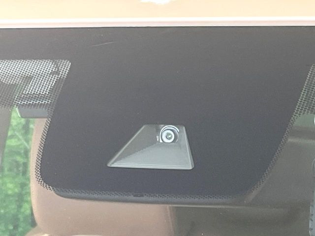 �y�z���_�Z���V���O�z���s���ɑO���̎ԗ�����F�����A�Փ˂������Ȏ��͌x��ƃu���[�L�ŏՓˉ���Ɣ�Q�y�����A�V�X�g�B�����S�Ƀh���C�u�����y���݂��������܂��B