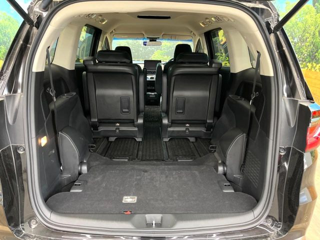 ���i�̂���������ʋ΁A���}���ɏ\���ȉ׎��X�y�[�X���m�ۂ��Ă���܂��B�Z�J���h�V�[�g��|���ƁA�傫�ȉו��̐ύڂ��\�ł���