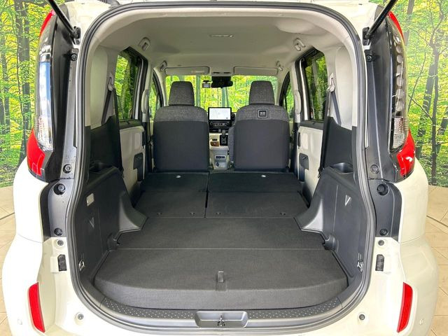 ���i�̂���������ʋ΁A���}���ɏ\���ȉ׎��X�y�[�X���m�ۂ��Ă���܂��B�Z�J���h�V�[�g��|���ƁA�傫�ȉו��̐ύڂ��\�ł���