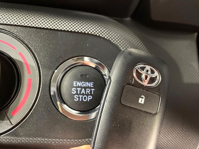 �y�X�}�[�g�L�[�z�J�o����|�P�b�g�ɓ��ꂽ�܂܂ł��h�A�̎{���E�������\�ȃX�}�[�g�L�[�𑕔��B�G���W���̃I���E�I�t�����J�M�����o���K�v����������Ƃ��Ă��֗��ł���