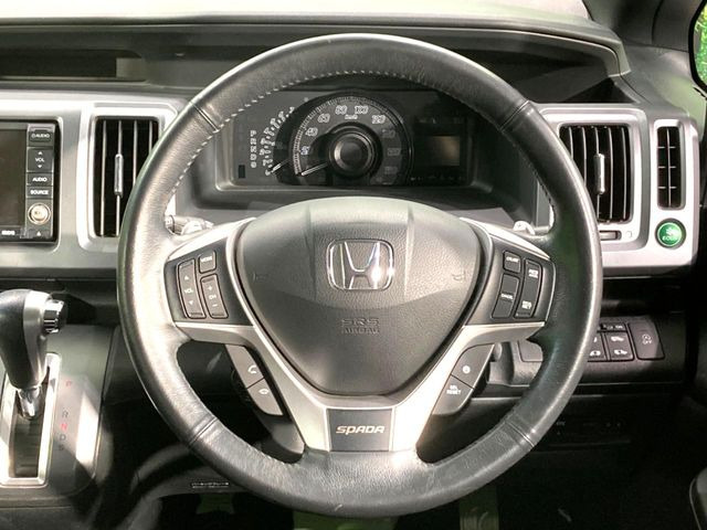 �y�����v�����X�e�A�����O�z�㎿�Ȋv���g�p���邱�ƂŁA��ɂ����������݂ƂĂ��^�]���₷���n���h���ł���