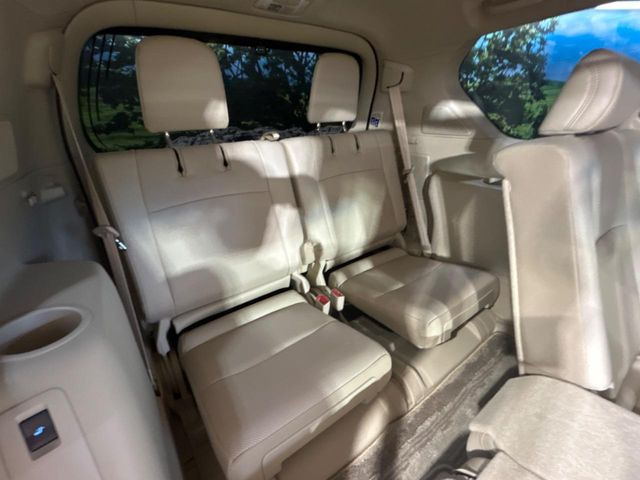 3列目シートはもちろん状態良好☆大人でもゆったりと座って頂けますので、大人数でのお出かけもラクラクです♪ご家族で、気の知れた仲間で、ドライブに行くのが楽しみですね♪