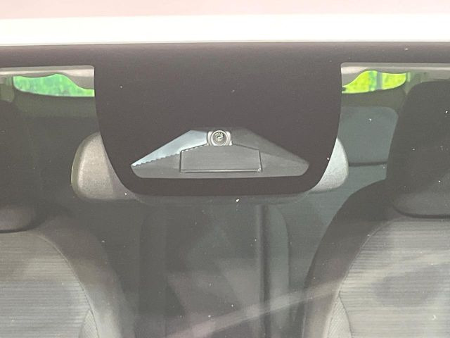 �y�z���_�Z���V���O�z���s���ɑO���̎ԗ�����F�����A�Փ˂������Ȏ��͌x��ƃu���[�L�ŏՓˉ���Ɣ�Q�y�����A�V�X�g�B�����S�Ƀh���C�u�����y���݂��������܂��B