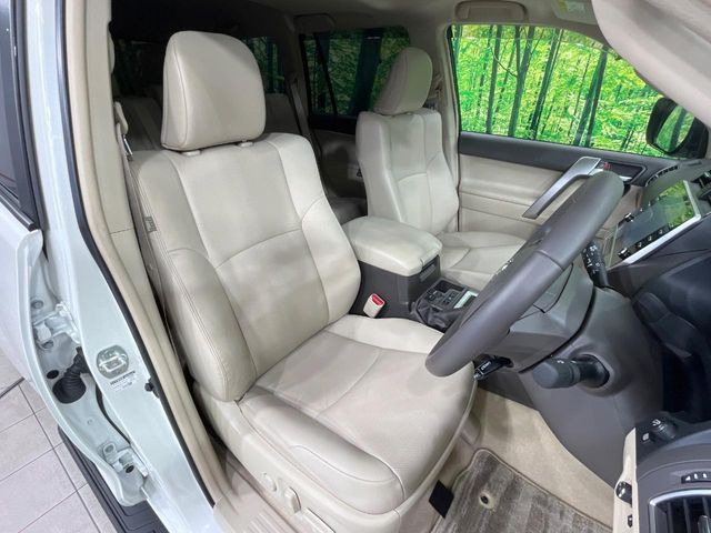 【ベージュレザーシート】デザイン性が高く、高級感のあるベージュ革シート。常に体に触れる部分だから、座り心地の良さにはこだわりたいですね♪汚れの付着や劣化を抑制する内装コーティング施工もおススメですよ♪