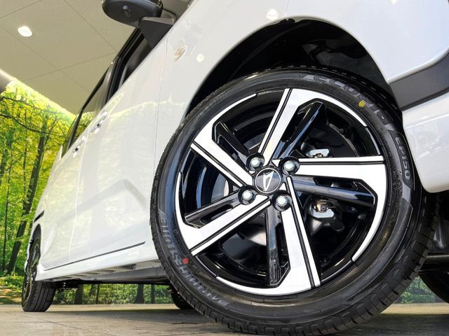 �y����15�C���`�A���~�z�C�[���z�O�ςɃ}�b�`���������A���~�z�C�[���𑕒����Ă���܂��B�e��ЊO�A���~�z�C�[����A�X�^�b�h���X�^�C�����戵�����Ă���܂��B���񂲑��k����������