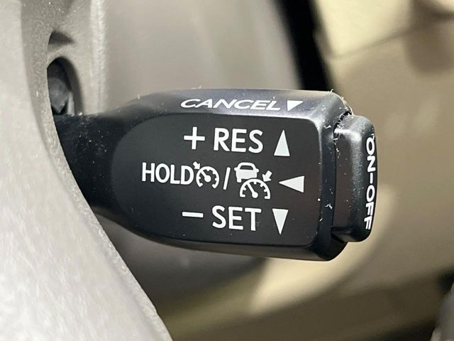 【レーダークルーズコントロール】高速道路での長距離走行が楽に!!自動で速度を保つクルーズコントロールが、衝突軽減システムと連携し、前方の車両を感知して車間を保つように速度調節してくれます!!