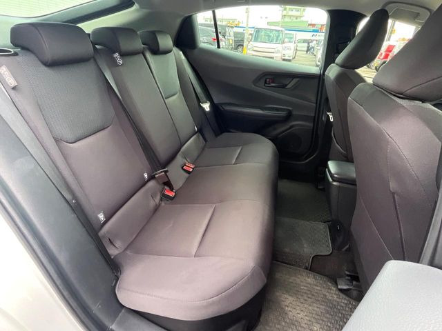 後部座席も気になるようなキズ・汚れやへたり等、大きなダメージはなく、良好な状態です。