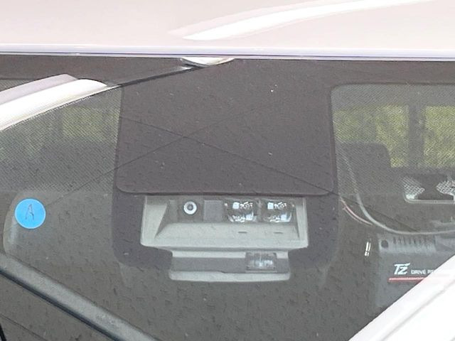 �y�g���^�Z�[�t�e�B�Z���X�z���s���ɑO���̎ԗ�����F�����A�Փ˂������Ȏ��͌x��ƃu���[�L�ŏՓˉ���Ɣ�Q�y�����A�V�X�g�B�����S�Ƀh���C�u�����y���݂��������܂��B