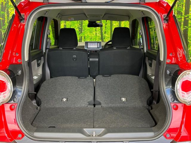 ���i�̂���������ʋ΁A���}���ɏ\���ȉ׎��X�y�[�X���m�ۂ��Ă���܂��B�Z�J���h�V�[�g��|���ƁA�傫�ȉו��̐ύڂ��\�ł���