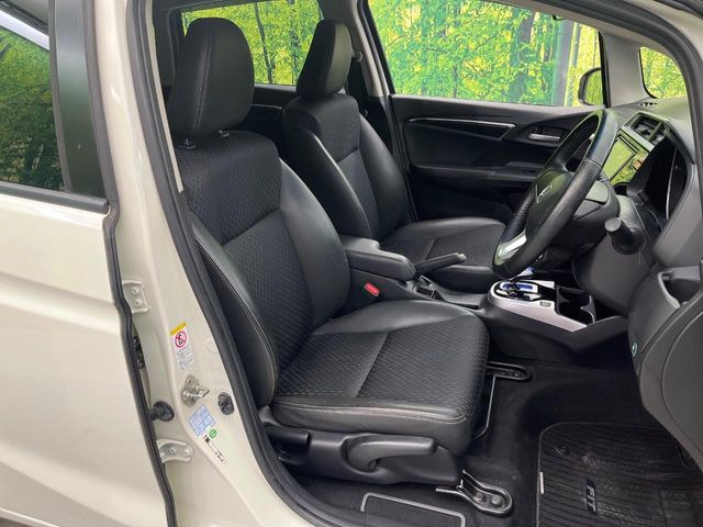 �y�n�[�t���U�[�V�[�g�z�������ƍ���S�n�𗼗������l�C�̃V�[�g���w�ʁE���ʂ̃t�@�u���b�N�f�ނ́A�ʋC���̗ǂ��⊊��ɂ����ɗD��Ă��܂��B�C���╞���ɍ��E���ꂸ���K�ɂ���肢�������܂��B