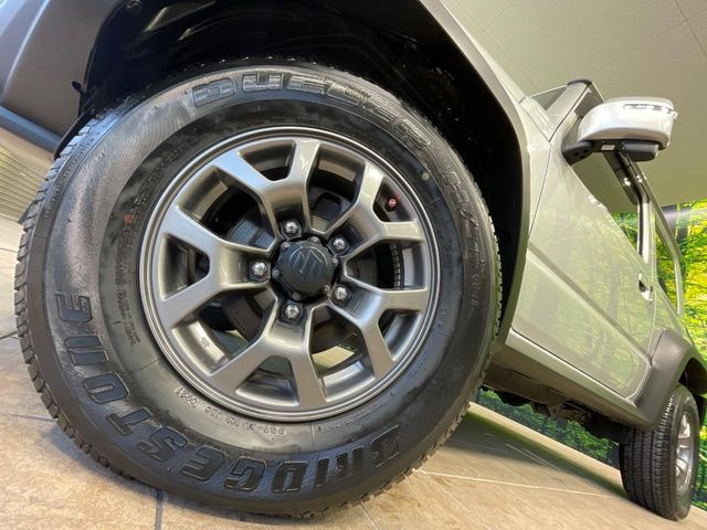 �y����15�C���`�A���~�z�C�[���z�O�ςɃ}�b�`���������A���~�z�C�[���𑕒����Ă���܂��B�e��ЊO�A���~�z�C�[����A�X�^�b�h���X�^�C�����戵�����Ă���܂��B���񂲑��k����������