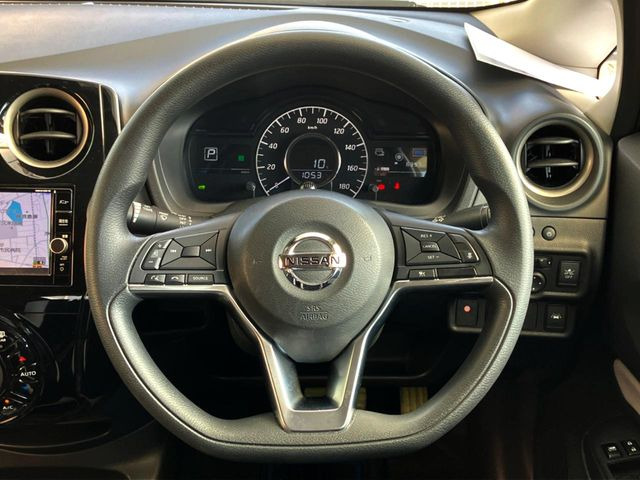 �������E���^���n���h���ł�!���񂵂̌����₷���X�e�A�����O�͑��삵�₷���݌v�ł��B