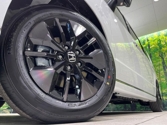 �y����16�C���`�A���~�z�C�[���z�O�ςɃ}�b�`���������A���~�z�C�[���𑕒����Ă���܂��B�e��ЊO�A���~�z�C�[����A�X�^�b�h���X�^�C�����戵�����Ă���܂��B���񂲑��k����������