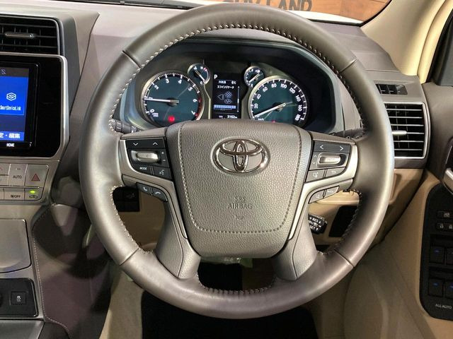 �y�����v�����X�e�A�����O�z�㎿�Ȋv���g�p���邱�ƂŁA��ɂ����������݂ƂĂ��^�]���₷���n���h���ł���