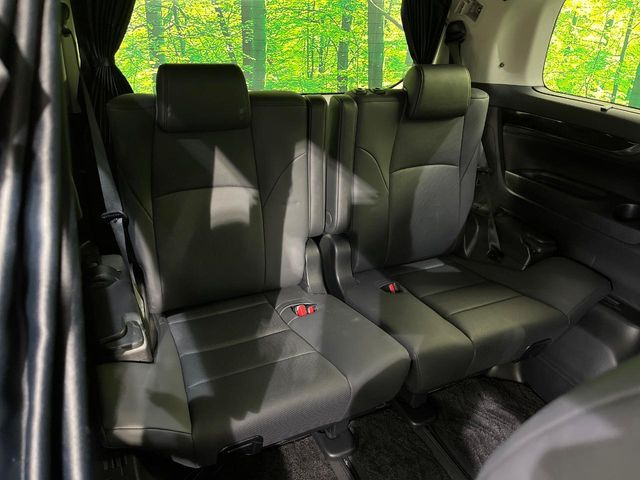 3列目シートはもちろん状態良好☆大人でもゆったりと座って頂けますので、大人数でのお出かけもラクラクです♪ご家族で、気の知れた仲間で、ドライブに行くのが楽しみですね♪
