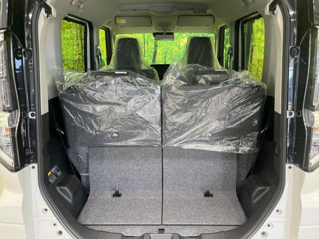 ���i�̂���������ʋ΁A���}���ɏ\���ȉ׎��X�y�[�X���m�ۂ��Ă���܂��B�Z�J���h�V�[�g��|���ƁA�傫�ȉו��̐ύڂ��\�ł���