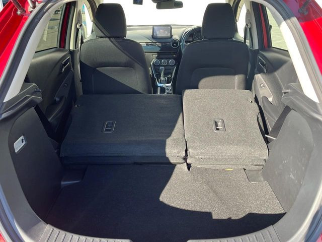 ���i�̂���������ʋ΁A���}���ɏ\���ȉ׎��X�y�[�X���m�ۂ��Ă���܂��B�Z�J���h�V�[�g��|���ƁA�傫�ȉו��̐ύڂ��\�ł���