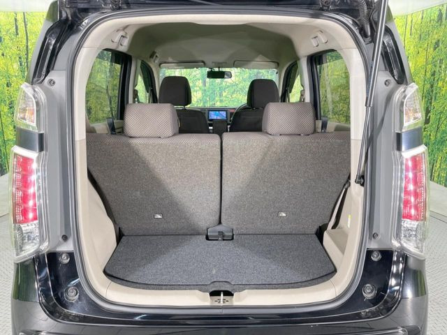 ���i�̂���������ʋ΁A���}���ɏ\���ȉ׎��X�y�[�X���m�ۂ��Ă���܂��B�Z�J���h�V�[�g��|���ƁA�傫�ȉו��̐ύڂ��\�ł���