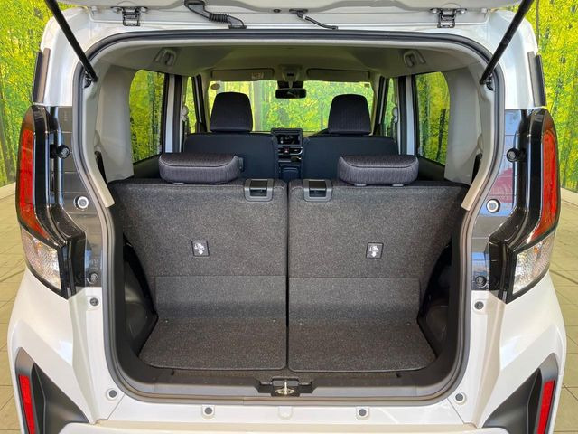 ���i�̂���������ʋ΁A���}���ɏ\���ȉ׎��X�y�[�X���m�ۂ��Ă���܂��B�Z�J���h�V�[�g��|���ƁA�傫�ȉו��̐ύڂ��\�ł���