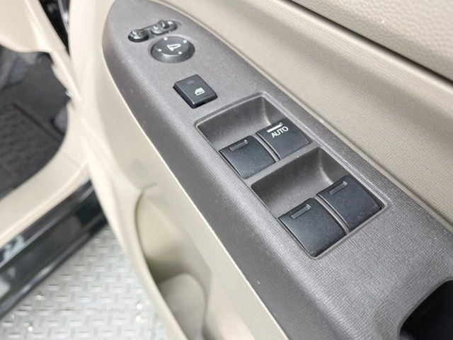 �y�d���i�[�~���[�z�T�C�h�~���[�͓d���i�[���ƂȂ��Ă���A�������ԏ�ł��L�Y�������X�N��}�����܂��B