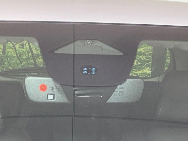 �y�z���_�Z���V���O�z���s���ɑO���̎ԗ�����F�����A�Փ˂������Ȏ��͌x��ƃu���[�L�ŏՓˉ���Ɣ�Q�y�����A�V�X�g�B�����S�Ƀh���C�u�����y���݂��������܂��B