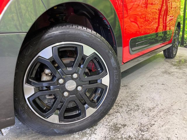 �y����15�C���`�A���~�z�C�[���z�O�ςɃ}�b�`���������A���~�z�C�[���𑕒����Ă���܂��B�e��ЊO�A���~�z�C�[����A�X�^�b�h���X�^�C�����戵�����Ă���܂��B���񂲑��k����������