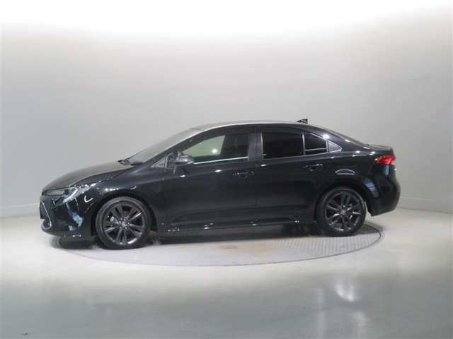 カローラ1.8 ハイブリッド W×B