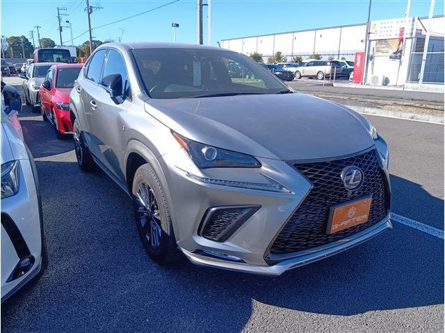 NX（レクサス）300h クール&amp;ブライト 4WD　後期型 禁煙車 特別仕様車 中古車画像