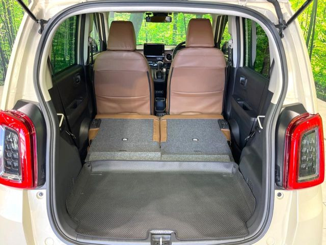 ���i�̂���������ʋ΁A���}���ɏ\���ȉ׎��X�y�[�X���m�ۂ��Ă���܂��B�Z�J���h�V�[�g��|���ƁA�傫�ȉו��̐ύڂ��\�ł���