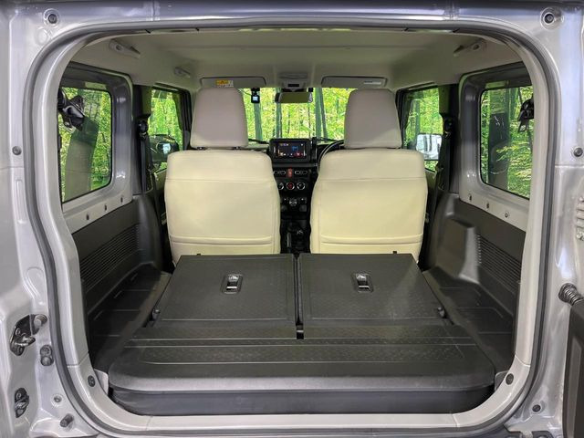 ���i�̂���������ʋ΁A���}���ɏ\���ȉ׎��X�y�[�X���m�ۂ��Ă���܂��B�Z�J���h�V�[�g��|���ƁA�傫�ȉו��̐ύڂ��\�ł���