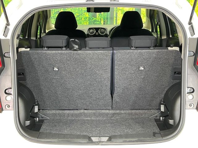 ���i�̂���������ʋ΁A���}���ɏ\���ȉ׎��X�y�[�X���m�ۂ��Ă���܂��B�Z�J���h�V�[�g��|���ƁA�傫�ȉו��̐ύڂ��\�ł���