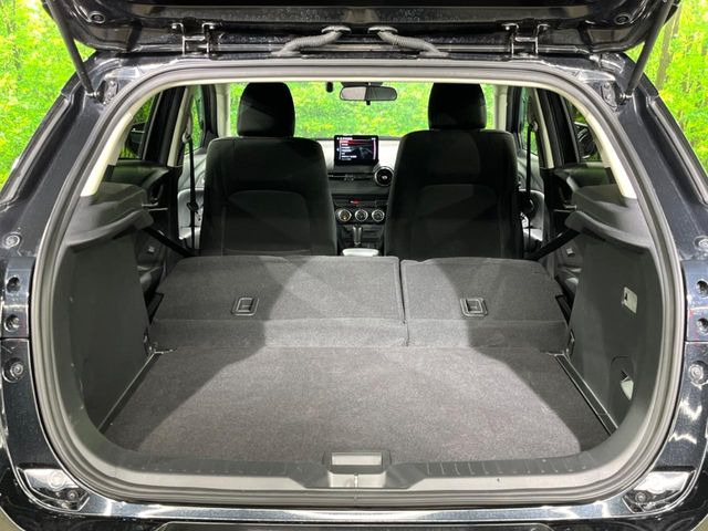 ���i�̂���������ʋ΁A���}���ɏ\���ȉ׎��X�y�[�X���m�ۂ��Ă���܂��B�Z�J���h�V�[�g��|���ƁA�傫�ȉו��̐ύڂ��\�ł���