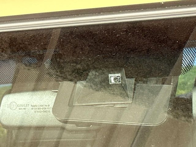 �y�g���^�Z�[�t�e�B�Z���X�z���s���ɑO���̎ԗ�����F�����A�Փ˂������Ȏ��͌x��ƃu���[�L�ŏՓˉ���Ɣ�Q�y�����A�V�X�g�B�����S�Ƀh���C�u�����y���݂��������܂��B