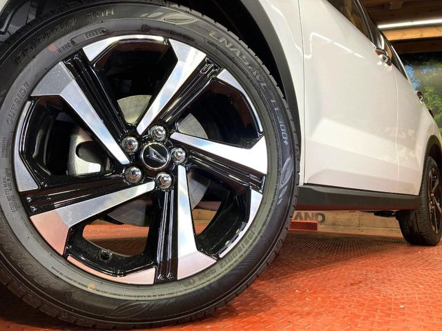 �y����17�C���`�A���~�z�C�[���z�O�ςɃ}�b�`���������A���~�z�C�[���𑕒����Ă���܂��B�e��ЊO�A���~�z�C�[����A�X�^�b�h���X�^�C�����戵�����Ă���܂��B���񂲑��k����������