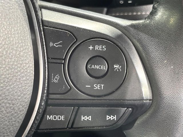 【レーダークルーズコントロール】高速道路での長距離走行が楽に!!自動で速度を保つクルーズコントロールが、衝突軽減システムと連携し、前方の車両を感知して車間を保つように速度調節してくれます!!