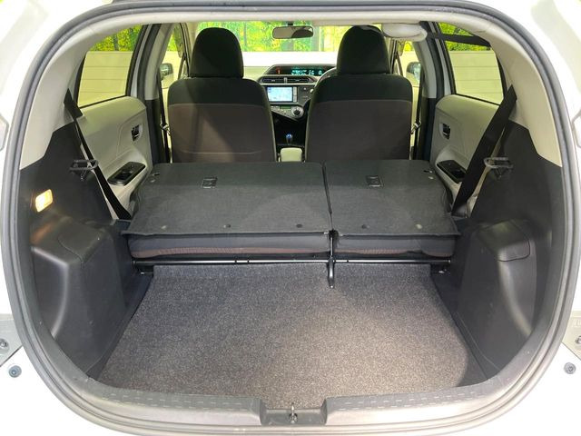 ���i�̂���������ʋ΁A���}���ɏ\���ȉ׎��X�y�[�X���m�ۂ��Ă���܂��B�Z�J���h�V�[�g��|���ƁA�傫�ȉו��̐ύڂ��\�ł���