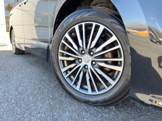 �y����18�C���`�A���~�z�C�[���z�O�ςɃ}�b�`���������A���~�z�C�[���𑕒����Ă���܂��B�e��ЊO�A���~�z�C�[����A�X�^�b�h���X�^�C�����戵�����Ă���܂��B���񂲑��k����������