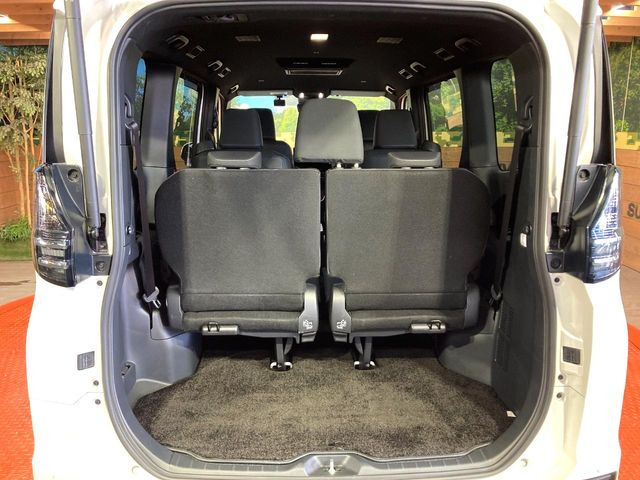 ���i�̂���������ʋ΁A���}���ɏ\���ȉ׎��X�y�[�X���m�ۂ��Ă���܂��B�Z�J���h�V�[�g��|���ƁA�傫�ȉו��̐ύڂ��\�ł���