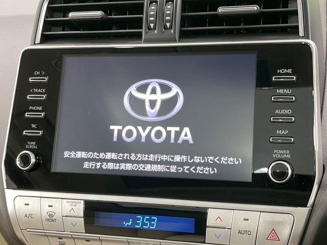 【メーカー純正ナビ】インテリアに溶け込むスタイリッシュな「専用設計」メーカーナビを装備♪視認性や操作性など基本性能にも優れ、より上質なカーライフをお楽しみいただけます。