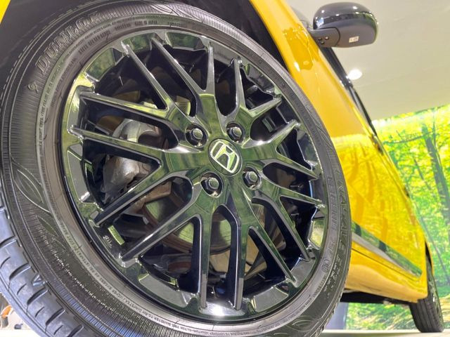 �y����15�C���`�A���~�z�C�[���z�O�ςɃ}�b�`���������A���~�z�C�[���𑕒����Ă���܂��B�e��ЊO�A���~�z�C�[����A�X�^�b�h���X�^�C�����戵�����Ă���܂��B���񂲑��k����������