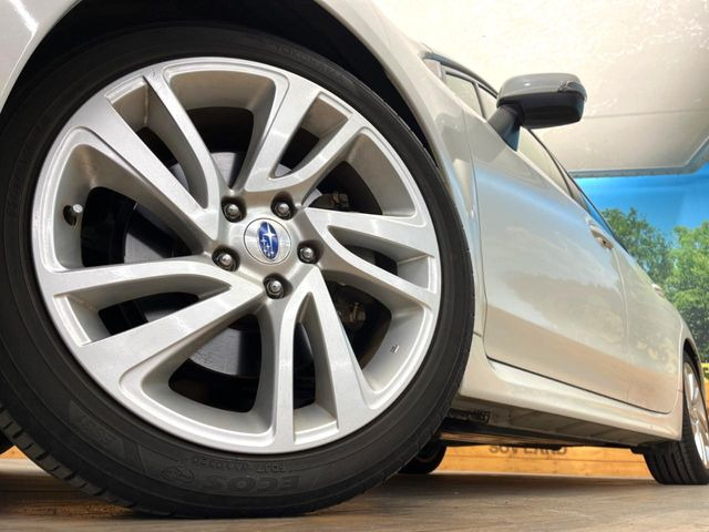 �y����18�C���`�A���~�z�C�[���z�O�ςɃ}�b�`���������A���~�z�C�[���𑕒����Ă���܂��B�e��ЊO�A���~�z�C�[����A�X�^�b�h���X�^�C�����戵�����Ă���܂��B���񂲑��k����������