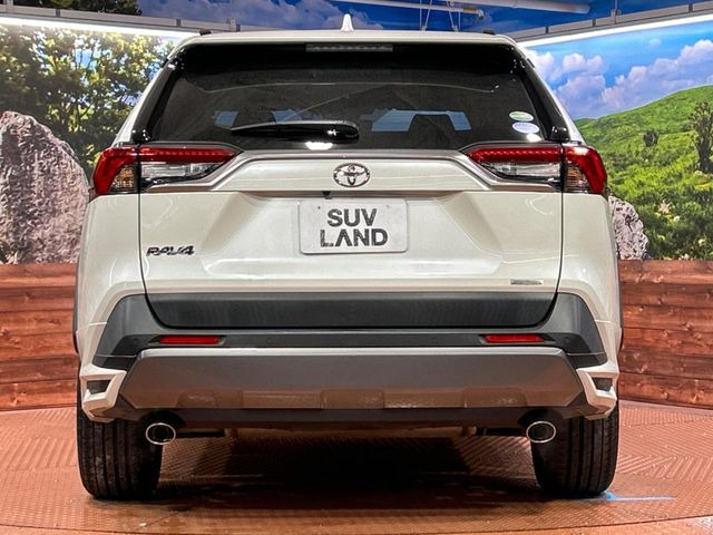 安心の最長10年・走行無制限保証(有償)をご用意。保証内容も充実はもちろん、無料点検&オイル交換や、年中無休の全国・24時間ロードサービスも付帯されておりますのでご安心下さい。