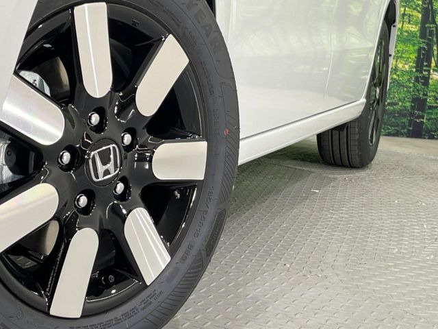 �y����15�C���`�A���~�z�C�[���z�O�ςɃ}�b�`���������A���~�z�C�[���𑕒����Ă���܂��B�e��ЊO�A���~�z�C�[����A�X�^�b�h���X�^�C�����戵�����Ă���܂��B���񂲑��k����������